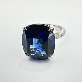 купить Золотое кольцо с природными бриллиантами и сапфиром 12 карат в Москве