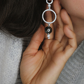 купить Золотые серьги с жемчугом и бриллиантами 0,73 карат в Москве