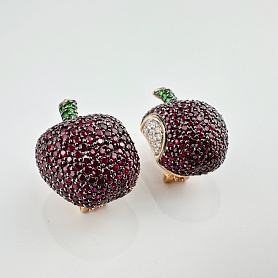 купить Золотые серьги с рубинами и изумрудами в Москве