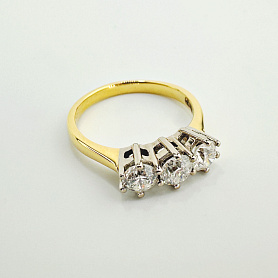 купить Золотое кольцо-дорожка с природными бриллиантами 0,92 карат в Москве