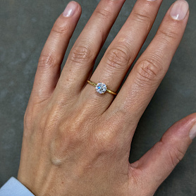 купить Золотое кольцо с природным бриллиантом GIA 0,90 карат в Москве