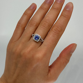 купить Золотое кольцо с бриллиантами и танзанитом 0,81 карат в Москве