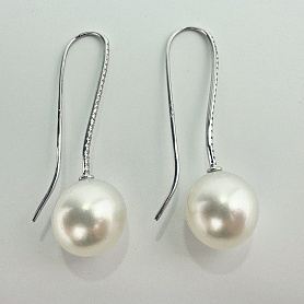 купить Золотые серьги с жемчугом и бриллиантами 0,24 карат в Москве