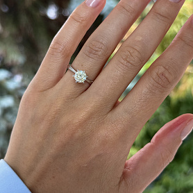 купить Золотое кольцо с природным бриллиантом 1,01 карат в Москве