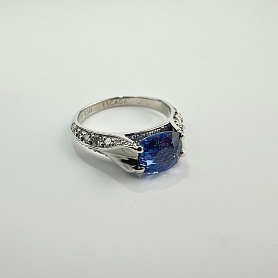 купить Кольцо с природным сапфиром 2 карата и бриллиантами в Москве
