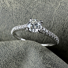 купить Золотое кольцо с природными бриллиантами 0,37 карат Sunlight в Москве