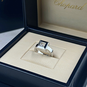 купить Кольцо бренда Chopard Happy Diamonds Squares 82/2938-20 в Москве