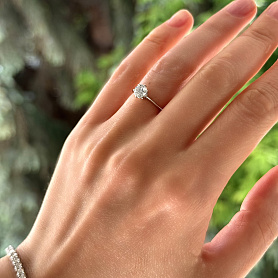 купить Золотое кольцо с природным бриллиантом 0,60 карат в Москве