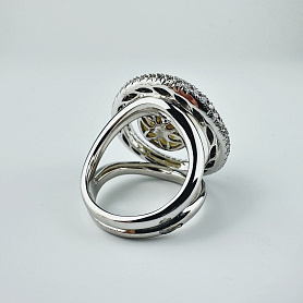 купить Золотое кольцо с жемчугом и бриллиантами 2,11 карат в Москве