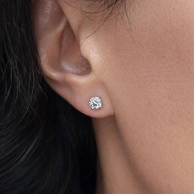 купить Золотые серьги - пусеты с бриллиантами 0,90 к-т в Москве