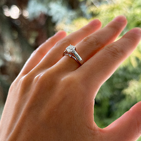 купить Золотое кольцо с природным бриллиантом 0.77 карат в Москве