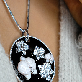 купить Золотая подвеска с бриллиантами, кораллом и ониксом. в Москве