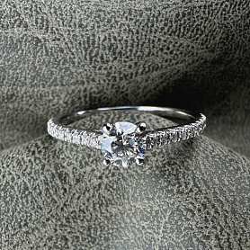 купить Золотое кольцо с природными бриллиантами 0,37 карат Sunlight в Москве