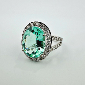 купить Золотое кольцо с параибой и бриллиантами в Москве