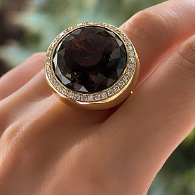 купить Золотое кольцо с топазом и бриллиантами в Москве