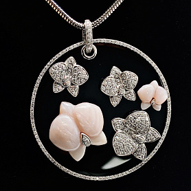 купить Золотая подвеска с бриллиантами, кораллом и ониксом. в Москве