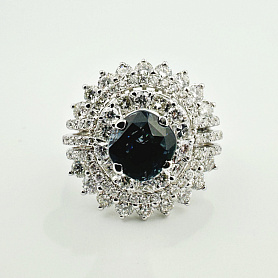 купить Золотое кольцо с природной шпинелью и бриллиантами в Москве