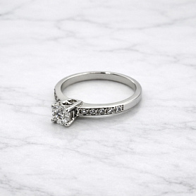 купить Золотое кольцо с бриллиантами 0,39 карат в Москве