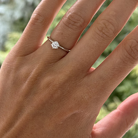 купить Золотое кольцо с природным бриллиантом 0,31 карат в Москве