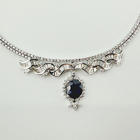 купить Золотое колье с природными бриллиантами и сапфиром 5,25 карат в Москве