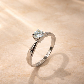 купить Золотое кольцо с бриллиантом 0,25 карат в Москве