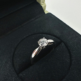 купить Кольцо бренда Van Cleef & Arpels Bonheur Solitaire в Москве