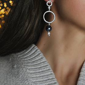 купить Золотые серьги с жемчугом и бриллиантами 0,73 карат в Москве