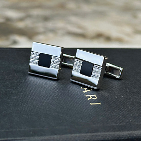 купить Золотые запонки бренда Bvlgari с ониксом в Москве