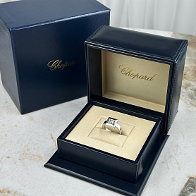 купить Кольцо бренда Chopard Happy Diamonds Squares 82/2938-20 в Москве