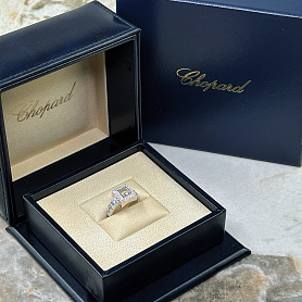купить Кольцо бренда Chopard Happy Diamonds 822939-20 в Москве