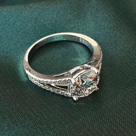 купить Золотое кольцо с природным бриллиантом 1,77 карат в Москве