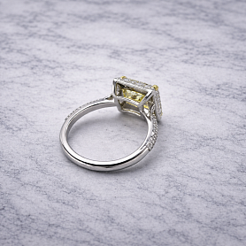 купить Золотое кольцо с природными бриллиантами 3,34 к-т в Москве