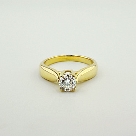 купить Золотое кольцо с природным бриллиантом 0,55 карат в Москве