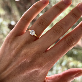 купить Золотое кольцо бренда Chaumet с бриллиантом в Москве