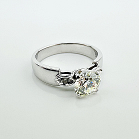 купить Золотое кольцо с природным бриллиантом 1,04 карат в Москве