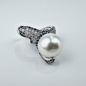 купить Золотое кольцо с жемчугом и бриллиантами 0,60 карат в Москве
