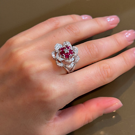 купить Золотое кольцо с рубинами и бриллиантами 0,32 карат в Москве