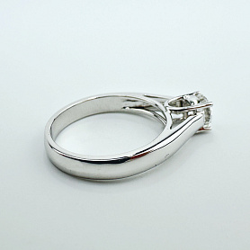 купить Золотое кольцо с природным бриллиантом 0.77 карат в Москве