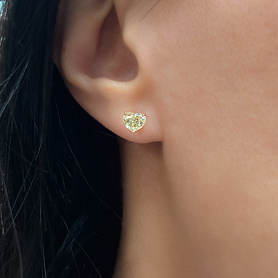 купить Золотые серьги - пусеты с бриллиантами "Сердце" в Москве