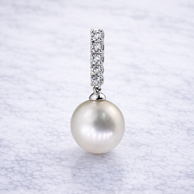 купить Золотая подвеска с жемчугом и бриллиантами  в Москве