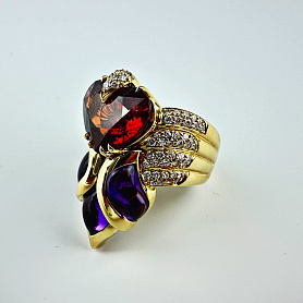 купить Золотое кольцо с природными бриллиантами, гранатом и аметистами в Москве