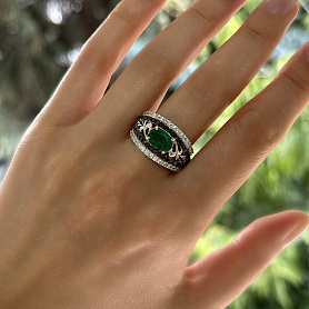 купить Золотое кольцо с изумрудом и бриллиантами 0,56 карат в Москве