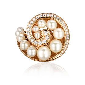 купить Золотое кольцо с жемчугом и бриллиантами в Москве