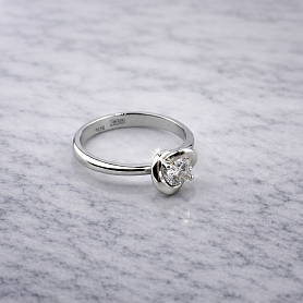 купить Золотое кольцо с бриллиантом 0.29 карат в Москве