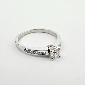 купить Золотое кольцо с природными бриллиантами 0,52 карат в Москве