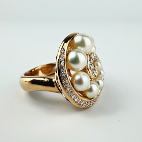 купить Золотое кольцо с жемчугом и бриллиантами в Москве