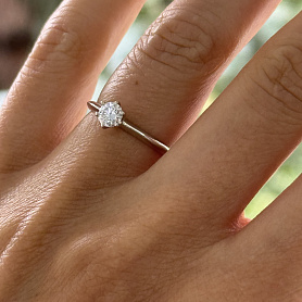 купить Золотое кольцо с природным бриллиантом 0,31 карат в Москве