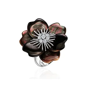 купить Золотое кольцо с перламутром и бриллиантами в Москве