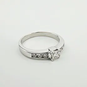 купить Золотое кольцо с природными бриллиантами 0,56 карат в Москве