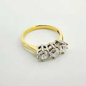 купить Золотое кольцо-дорожка с природными бриллиантами 0,92 карат в Москве